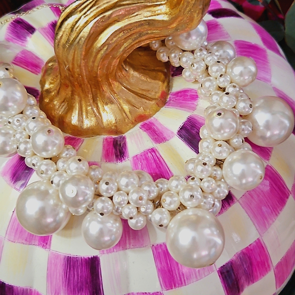 Oversized DRAMATIC and Fun Statement Necklace